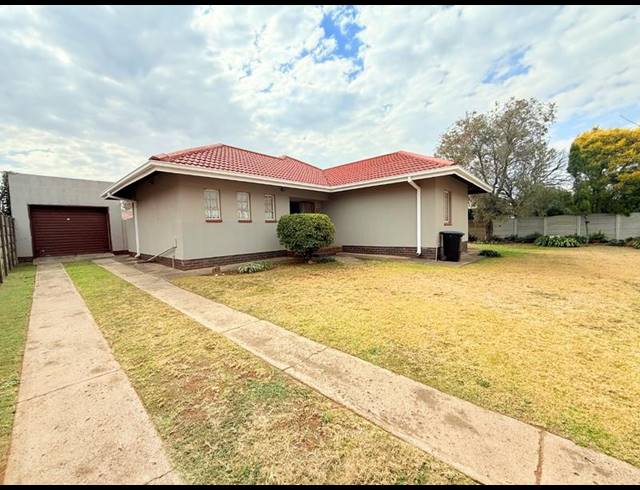 3 BEDROOM HOUSE FOR SALE IN VANDERBIJLPARK SE 2